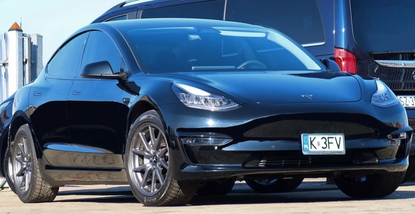 Tesla Model 3 cena 122000 przebieg: 30000, rok produkcji 2019 z Wieleń małe 704